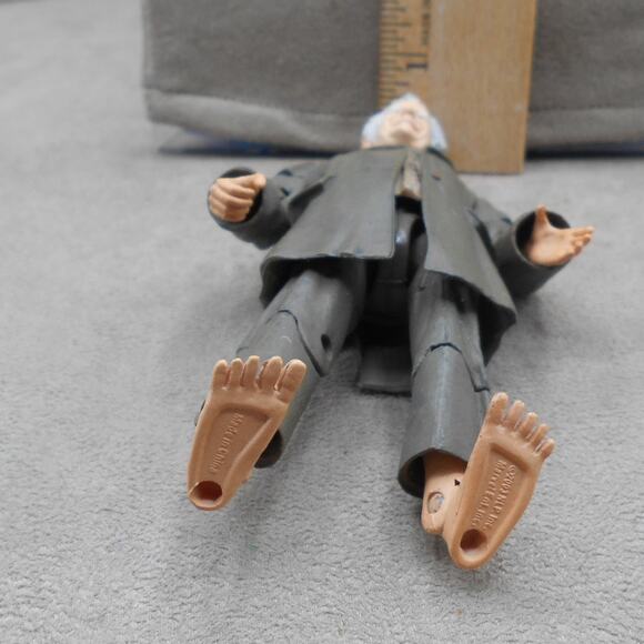 2003 Bilbo Baggins from There and Back Again LOTR Gift Pack Toy Biz - Picture 7 of 7